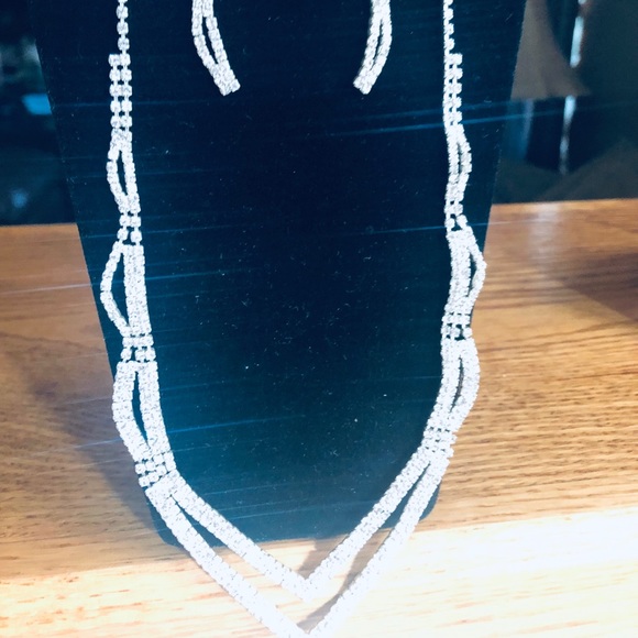 EUC Rhinestone necklace and earrings set - Picture 1 of 3